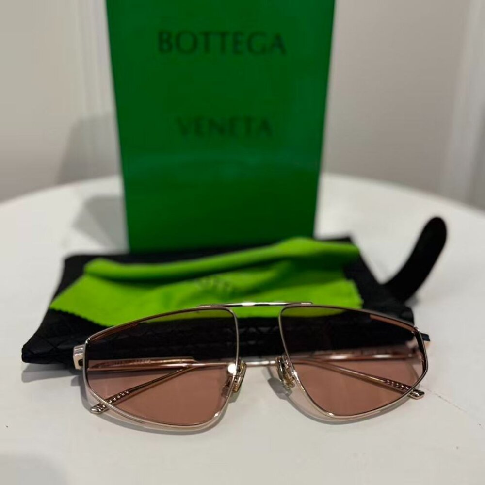 Bottega Veneta BV1466S 005 Aviator Sunglasses Silver Frame Pink Gradient Lens